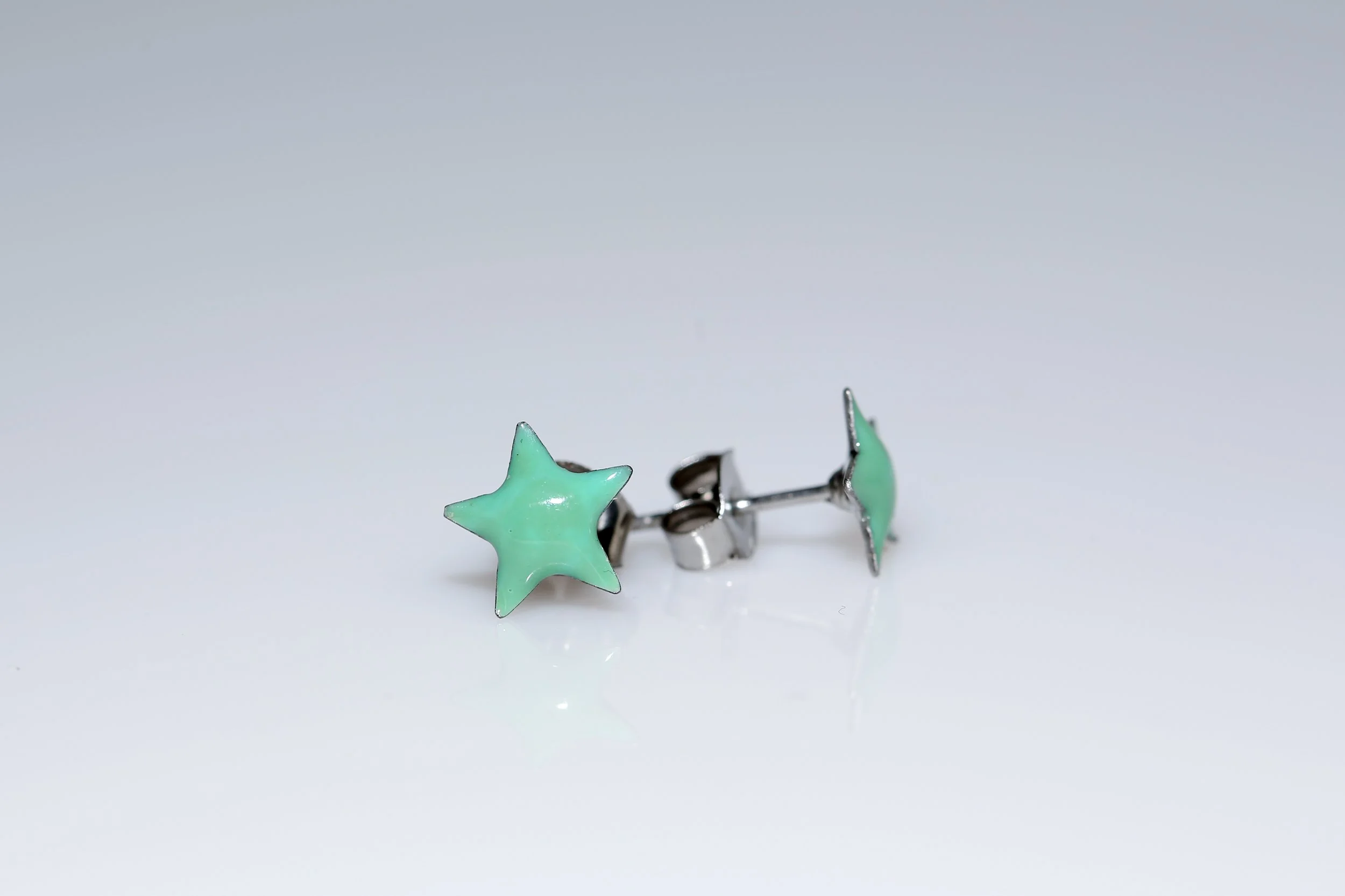 MINT STAR STUDS