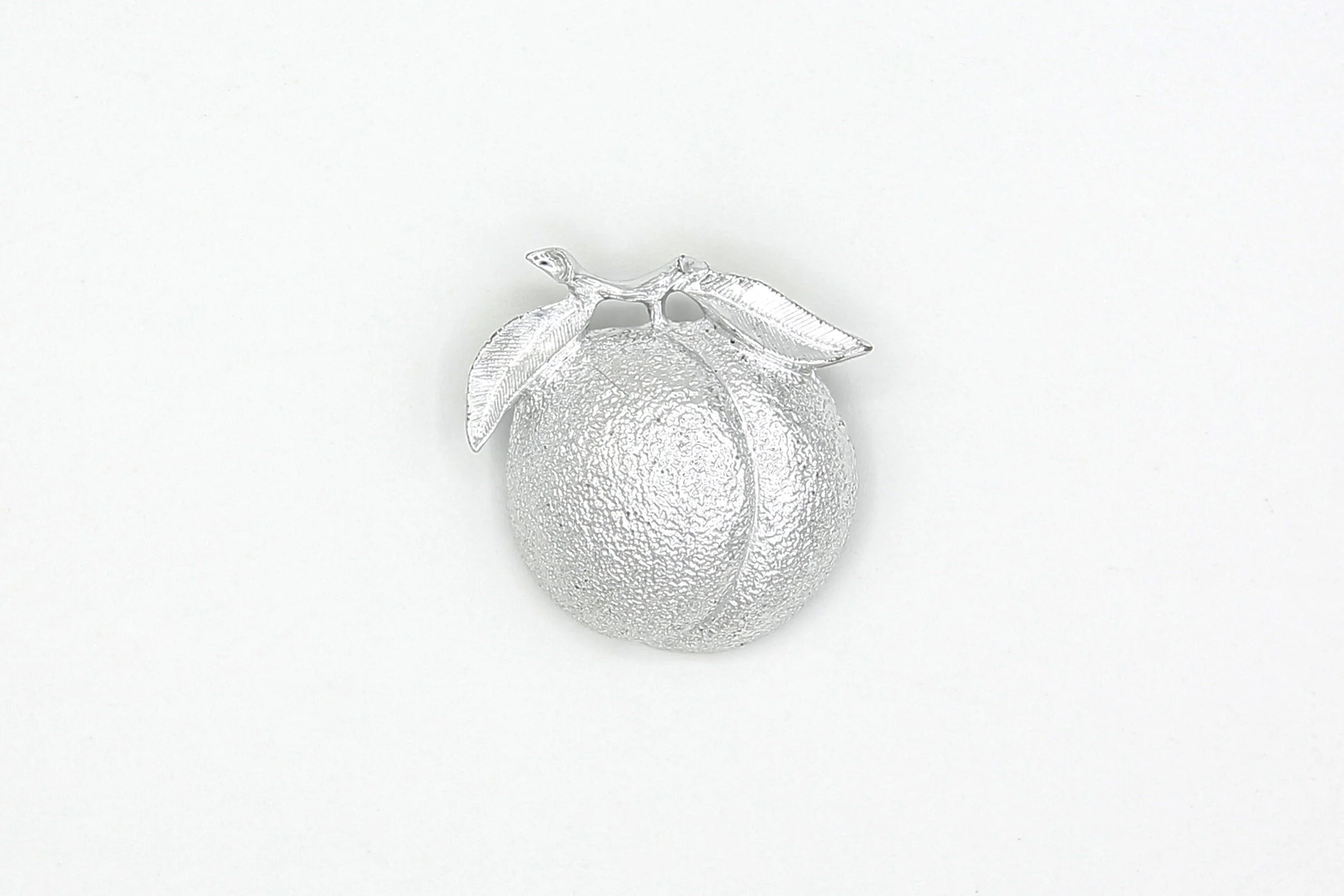 1975 SARAH COVENTRY SILVERY NECTAR BROOCH