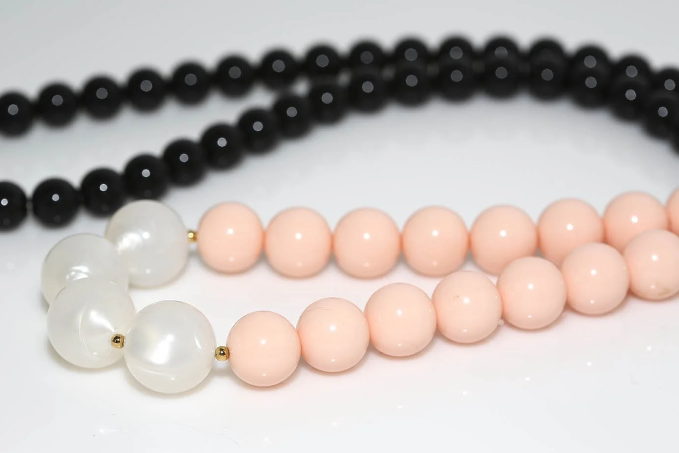 1960s LUCITE BEAD NECKLACE