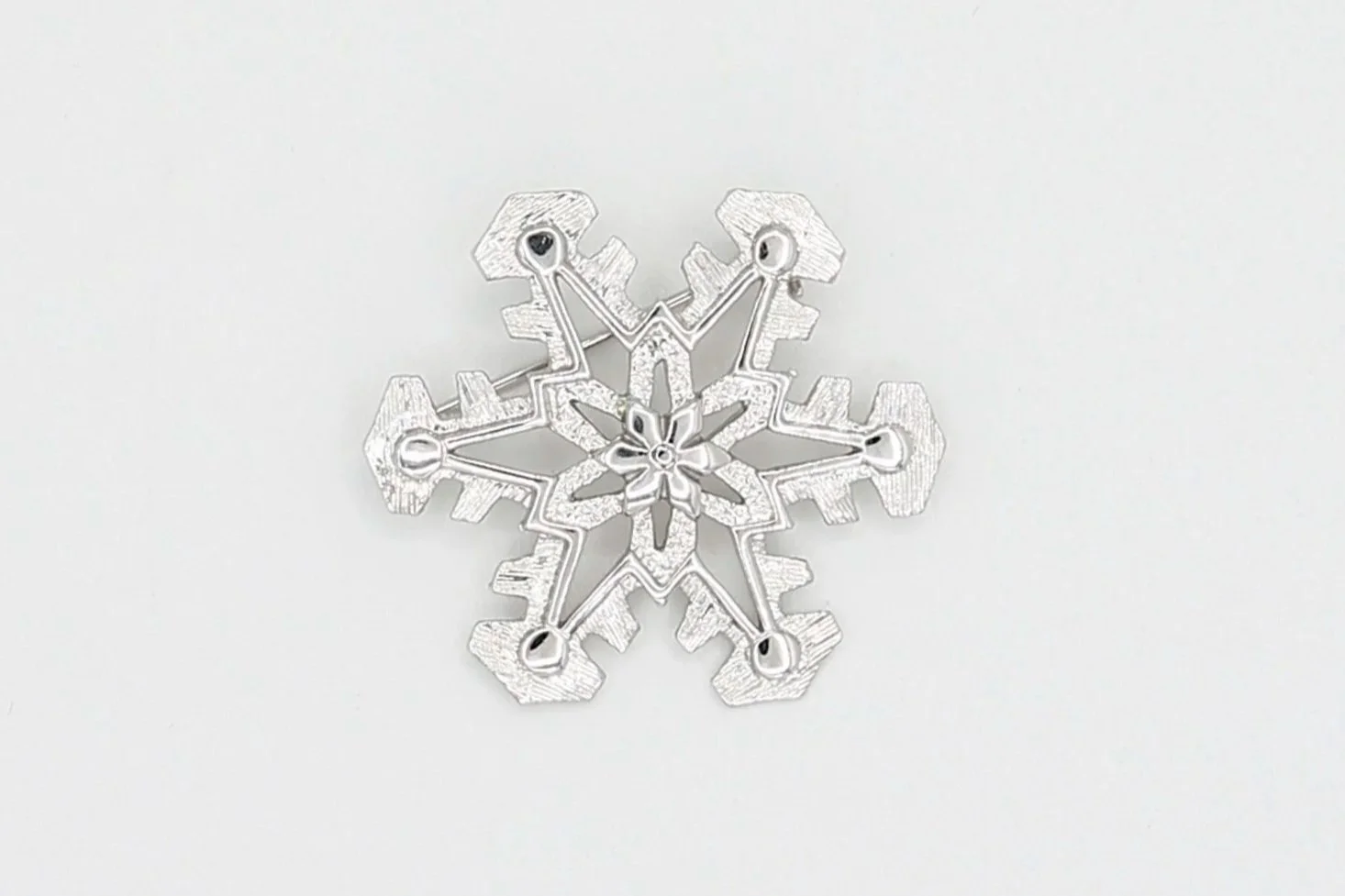 1977 SARAH COVENTRY SNOWFALL BROOCH
