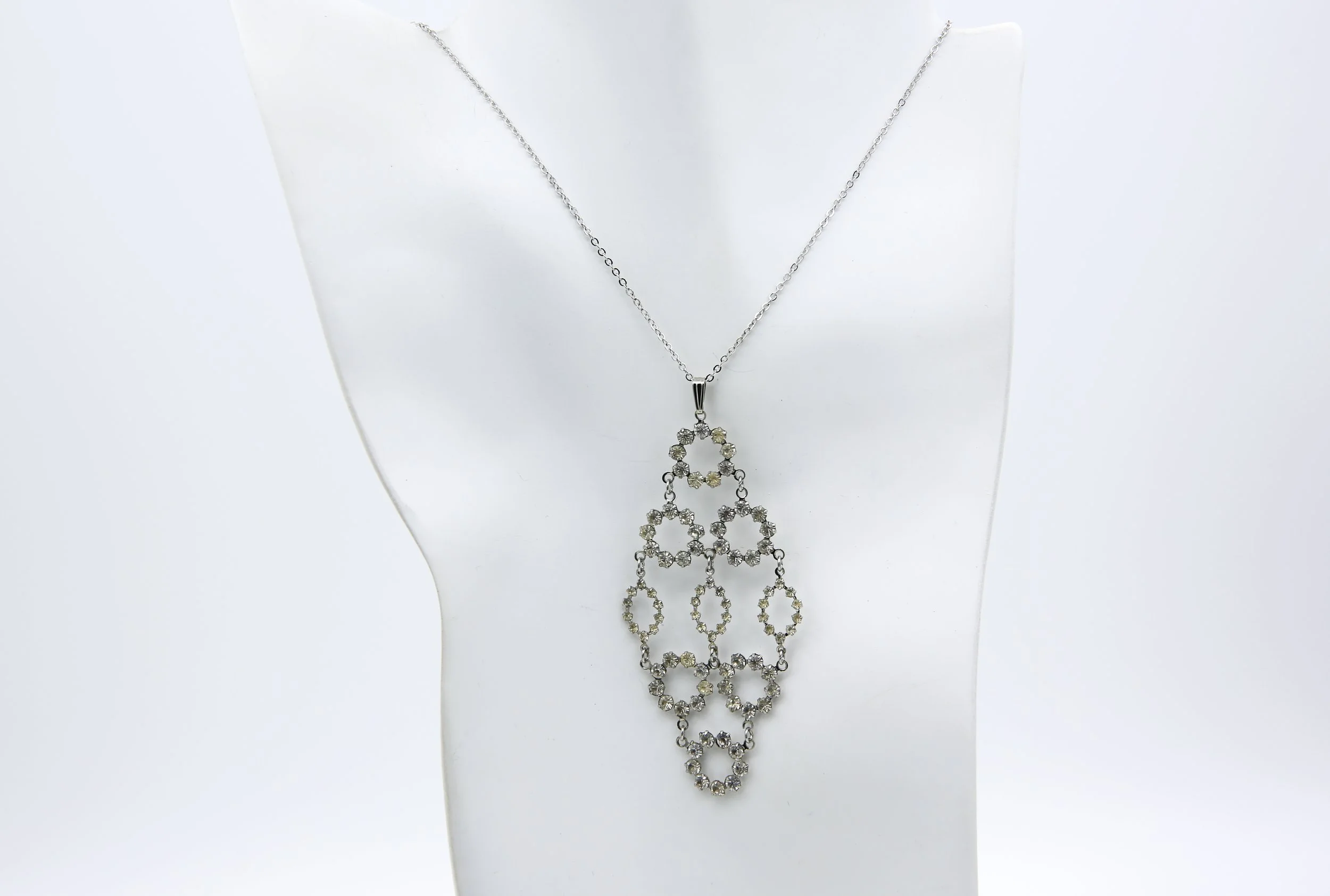 1970 SARAH COVENTRY VIENNA NECKLACE