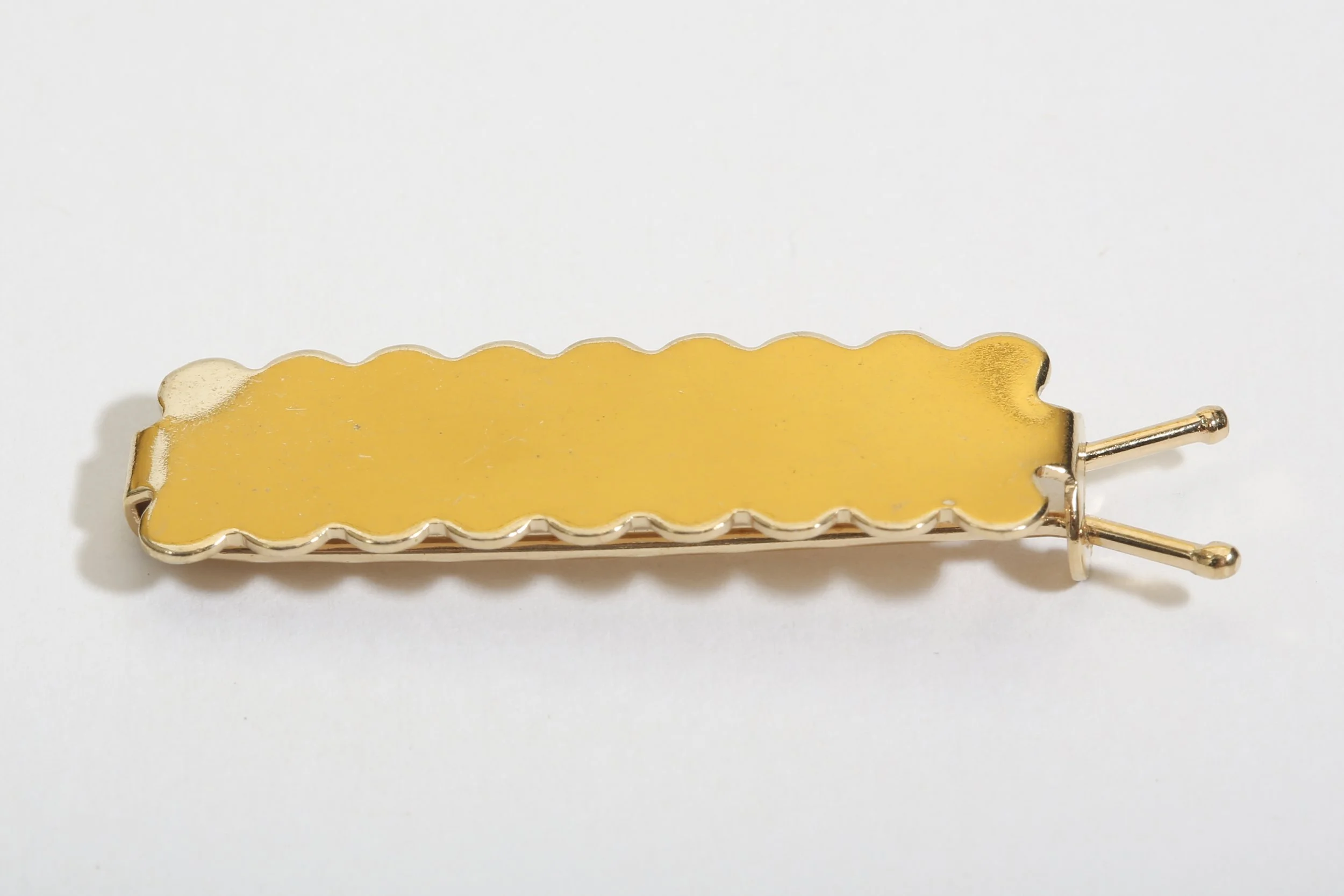 TINY SCALLOPED BARRETTE