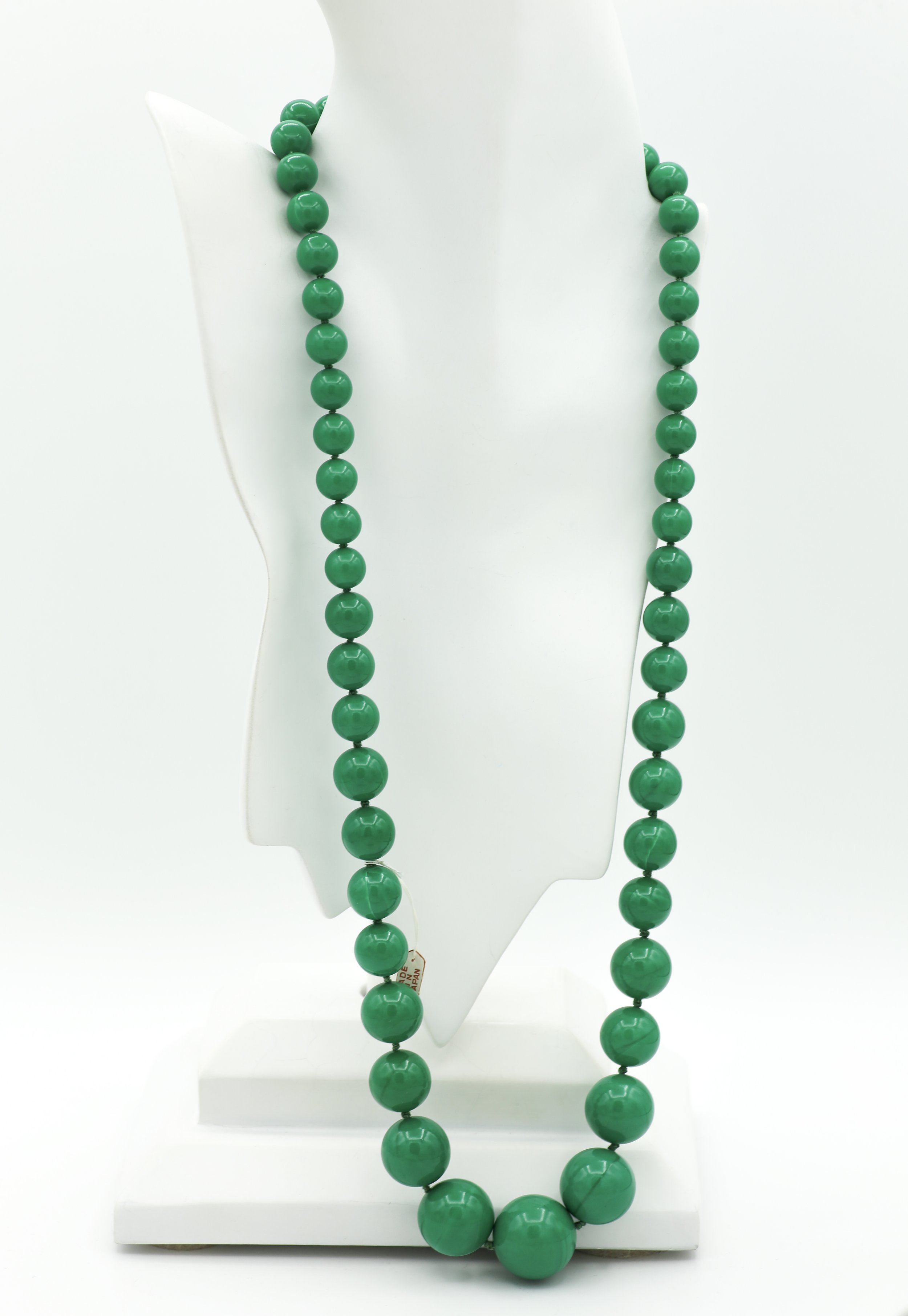 LONG GREEN BEADS
