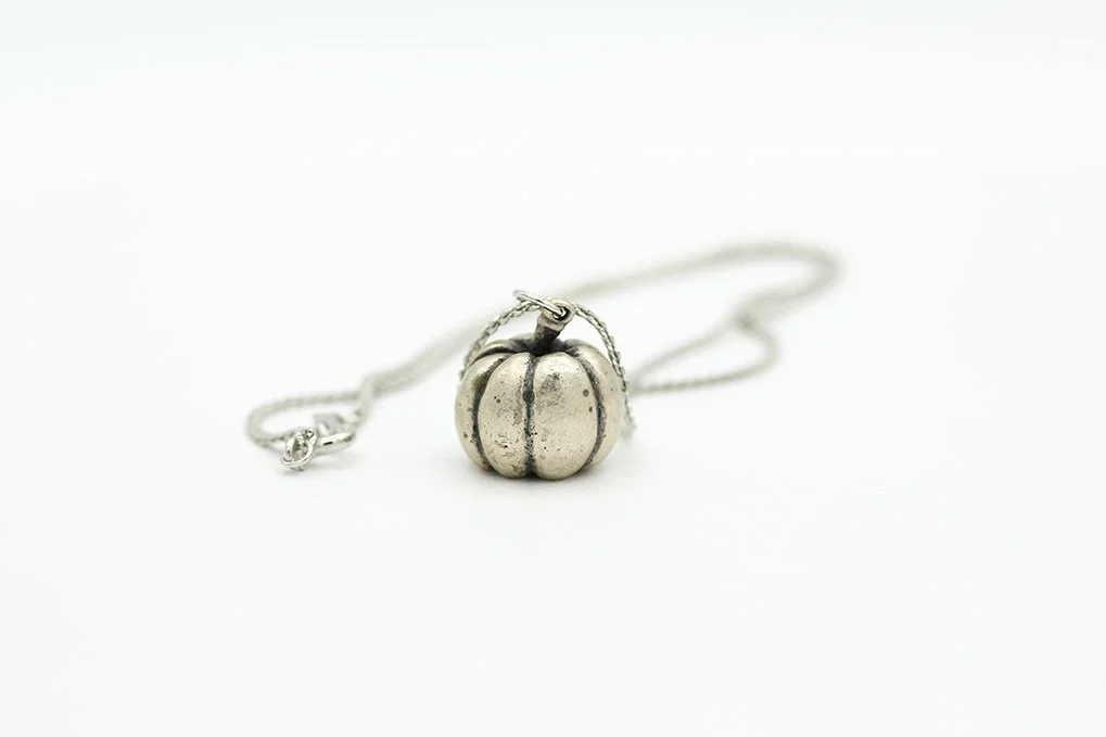 VINTAGE PUMPKIN NECKLACE