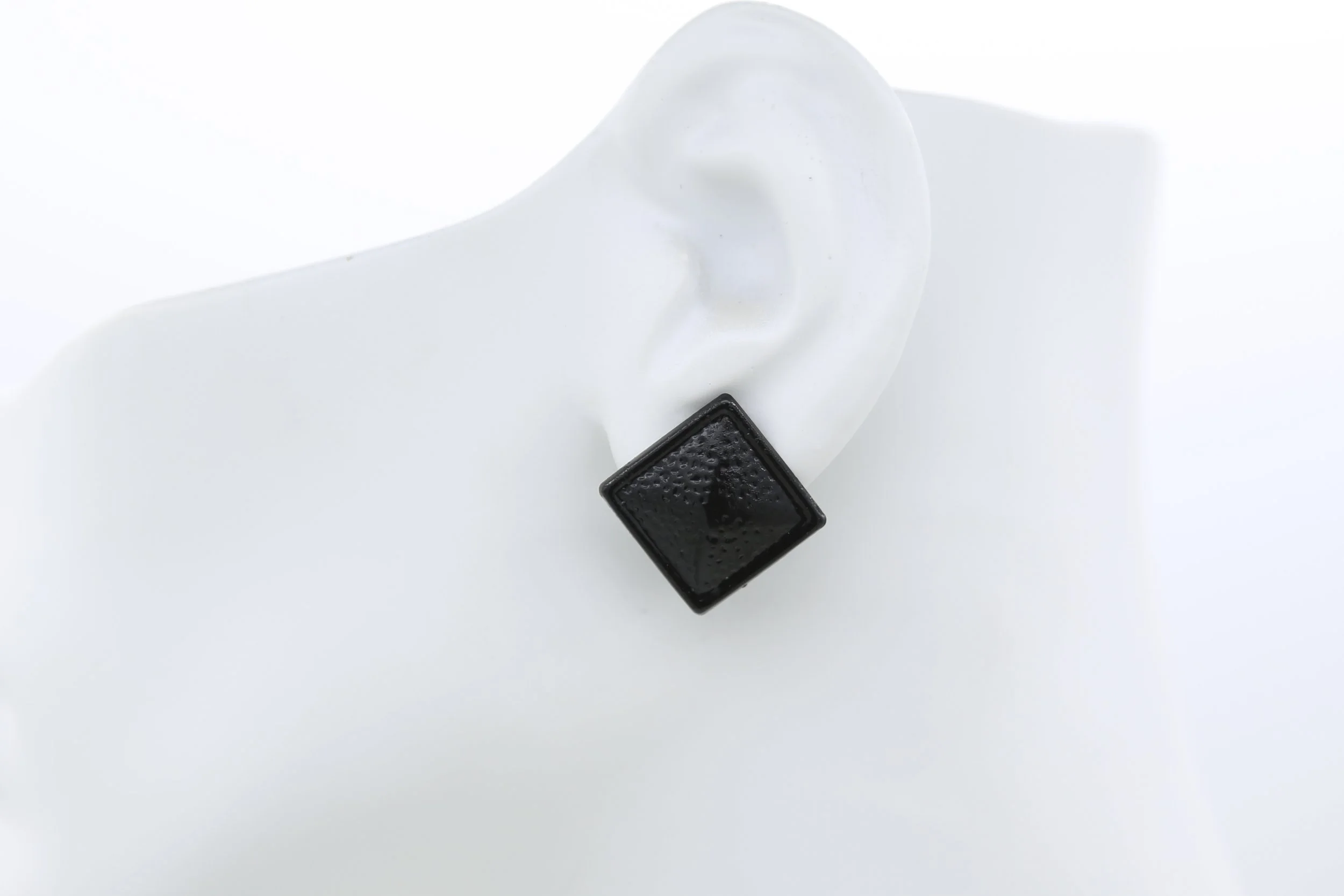 BLACK PYRAMID STUDS
