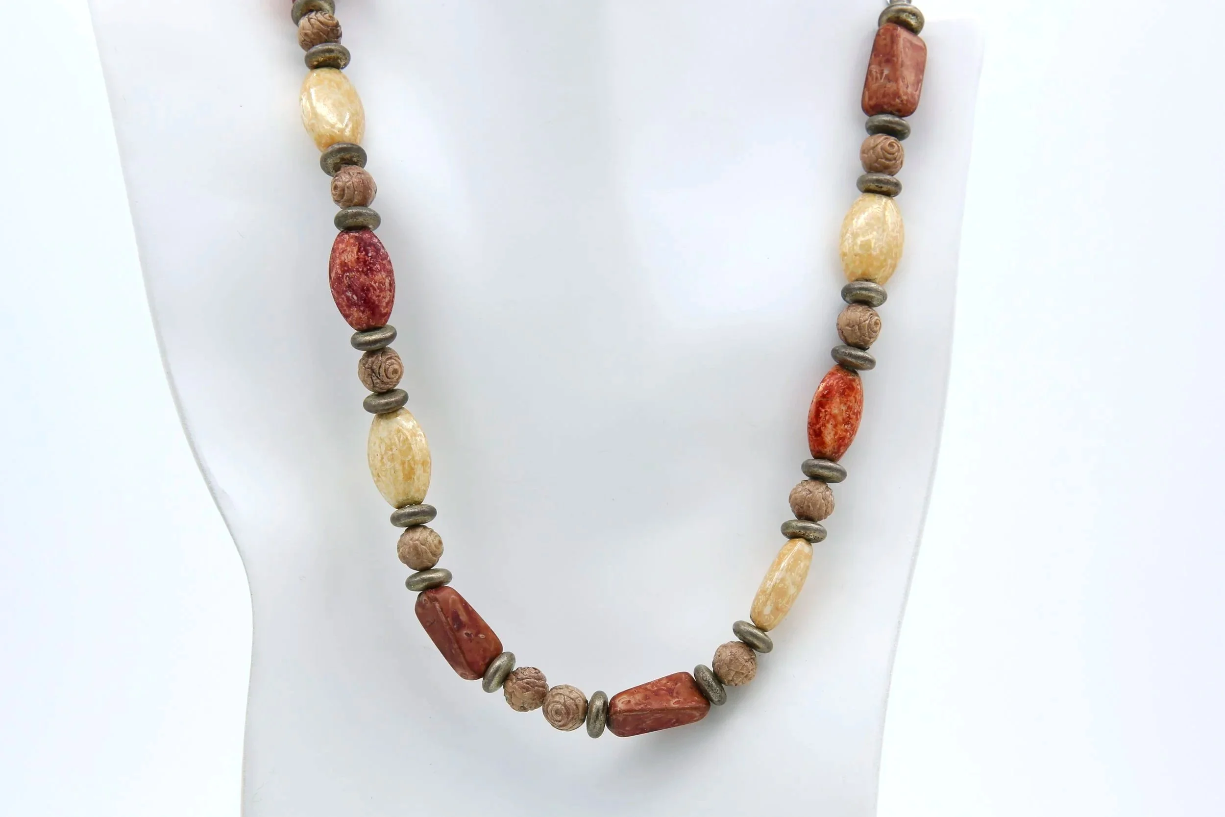 1976 SARAH COVENTRY DAYTONA MENS NECKLACE