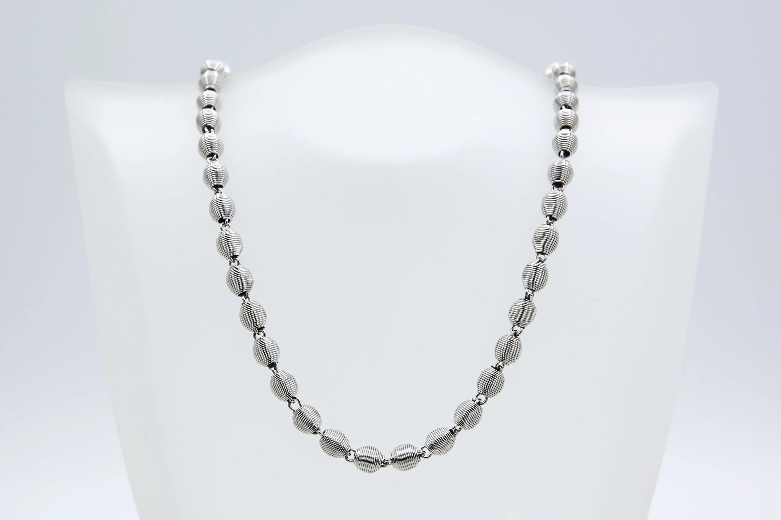 1976 SARAH COVENTRY SILVERSPIN CHOKER