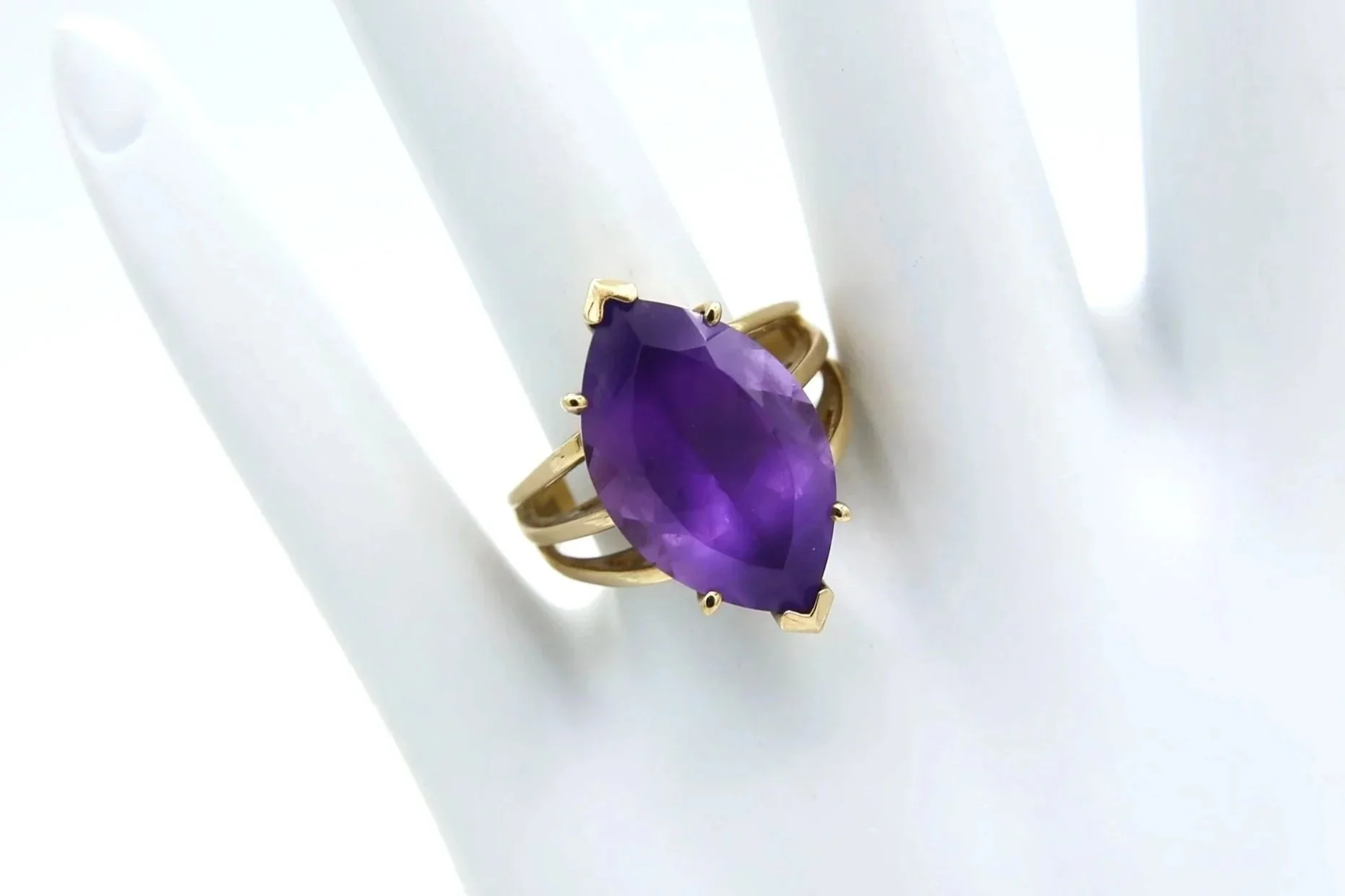 10K CLYDE DUNEIER AMETHYST RING