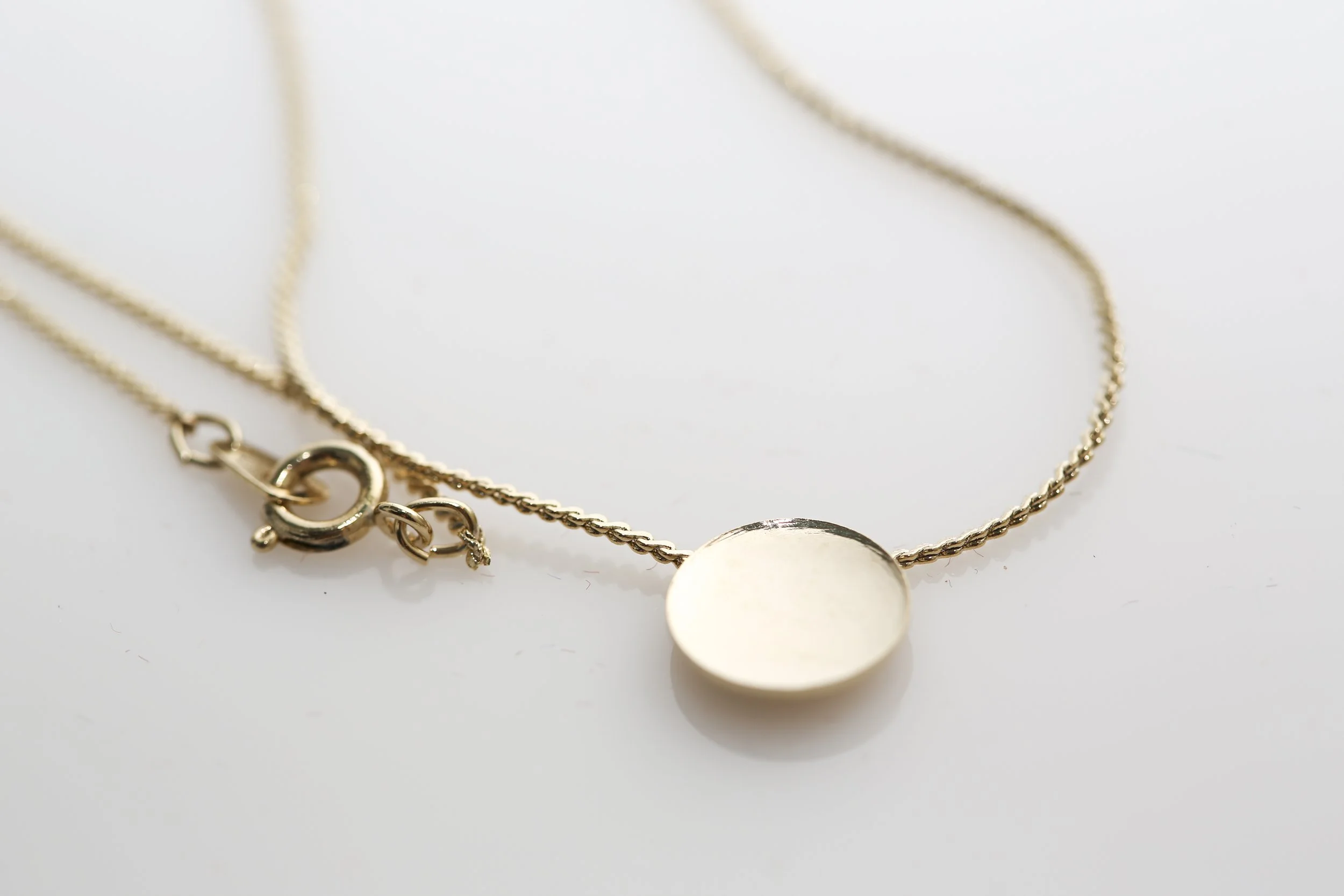 DAINTY DISC NECKLACE