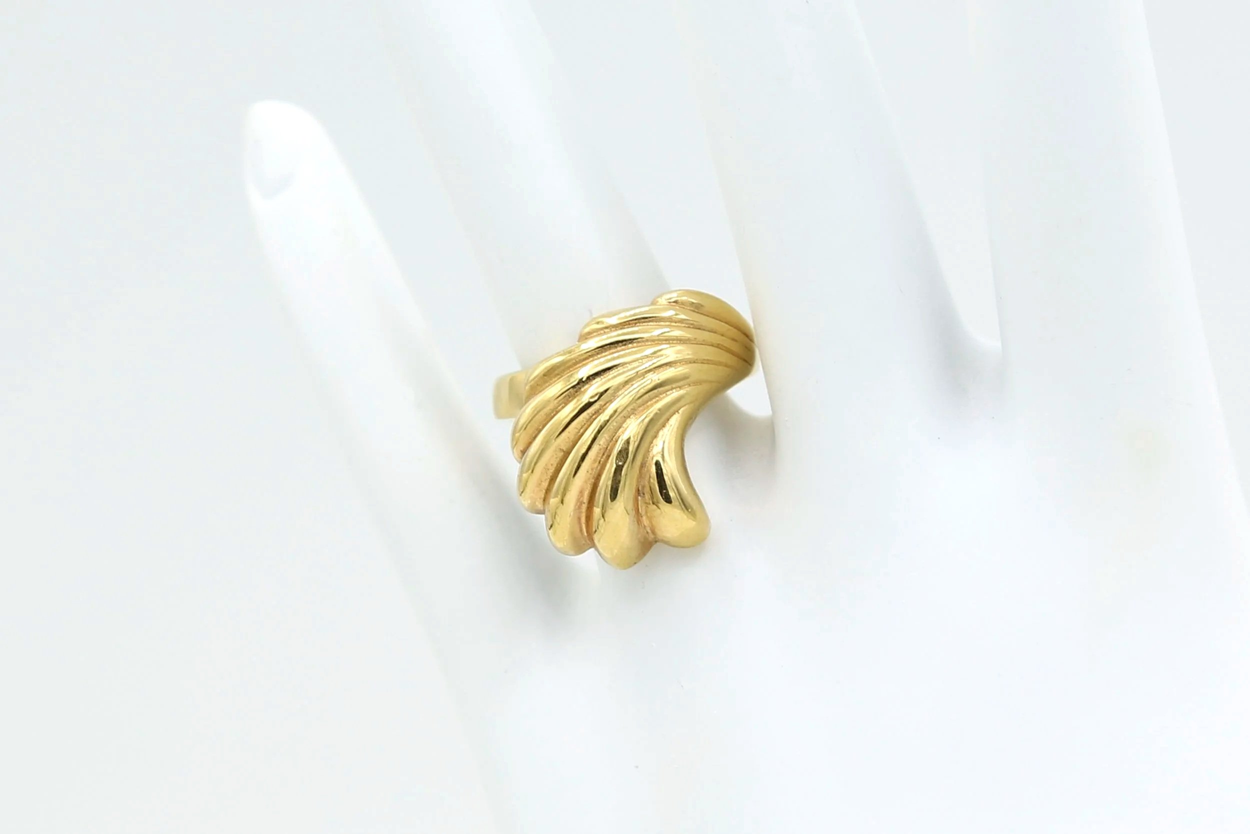 1983 SARAH COVENTRY FEATHER BRITE RING