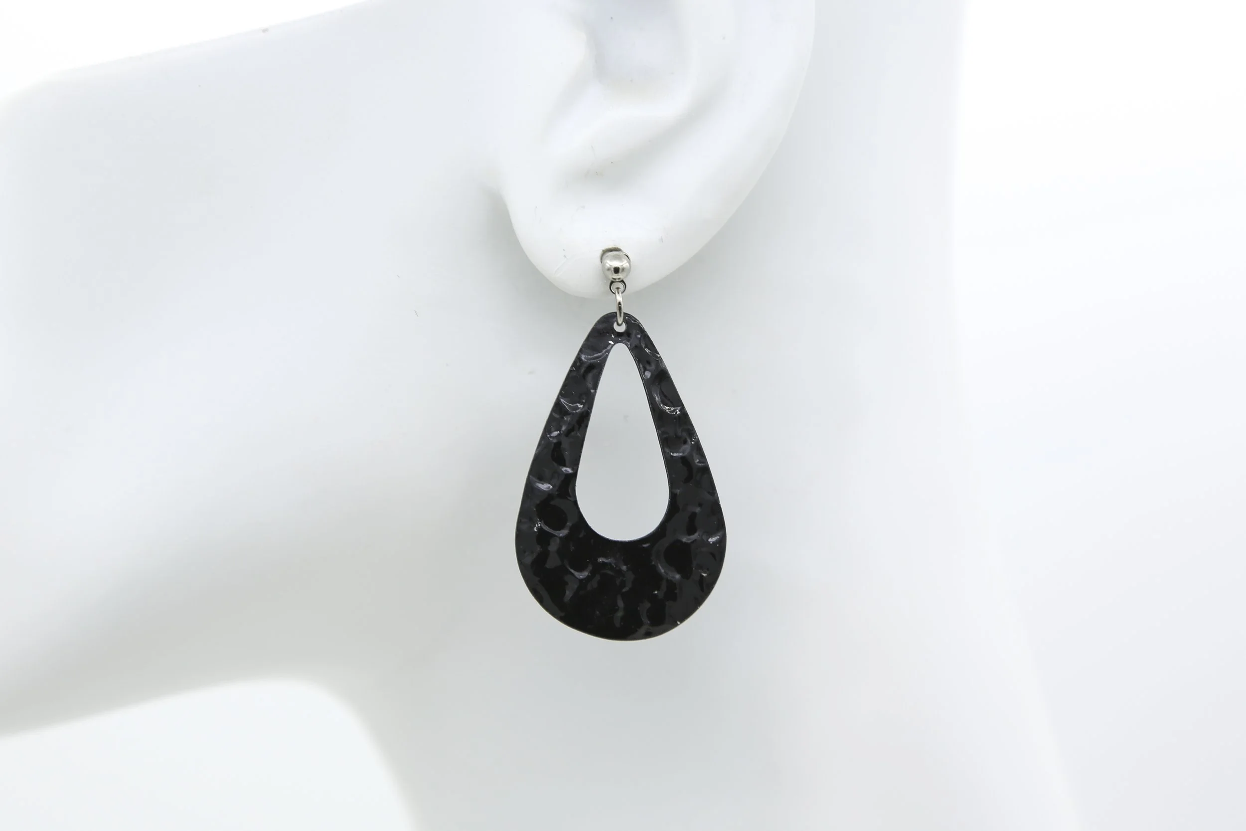 TEXTURED TEARDROP EARRINGS