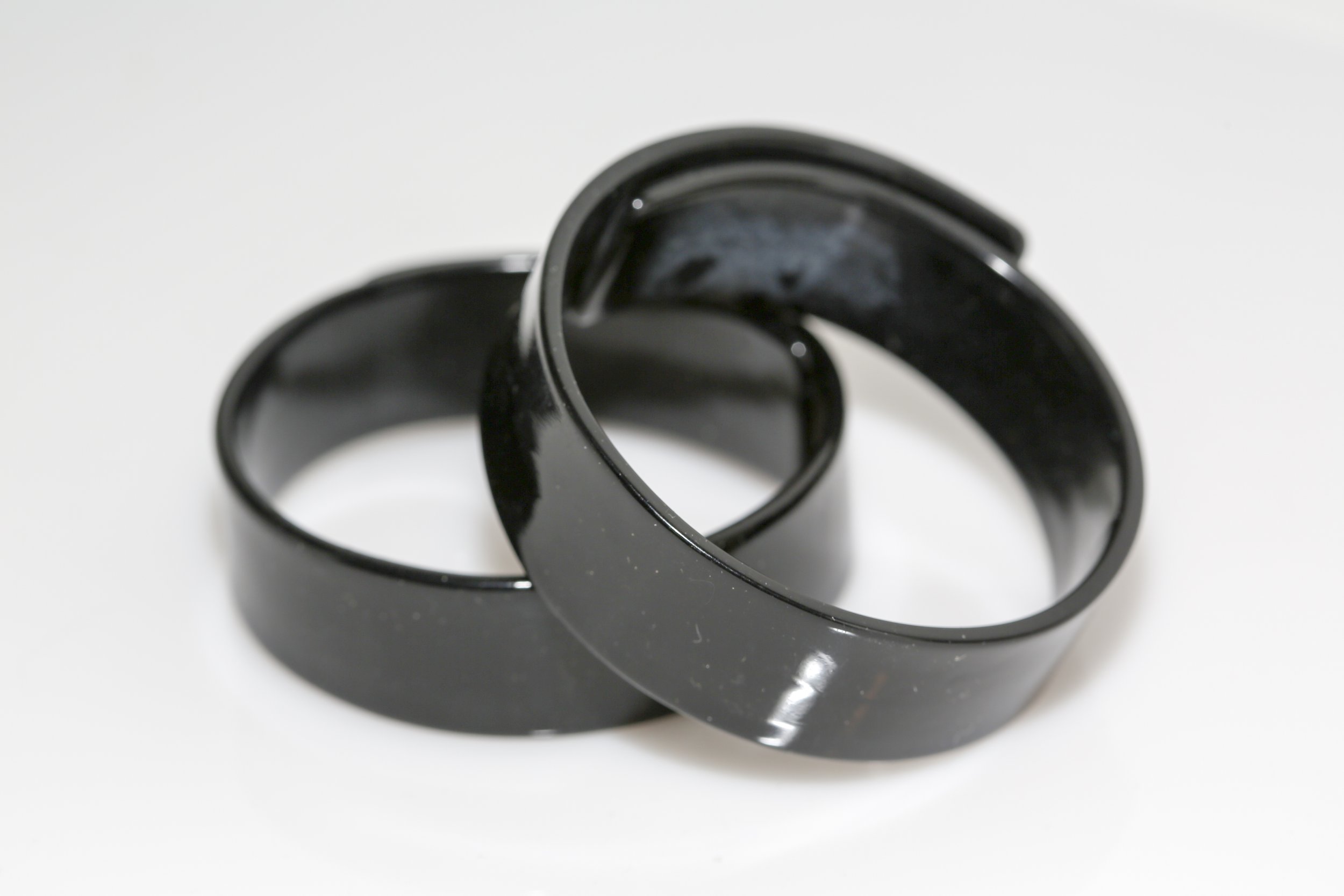 VINTAGE BLACK LUCITE WRAP BRACELET