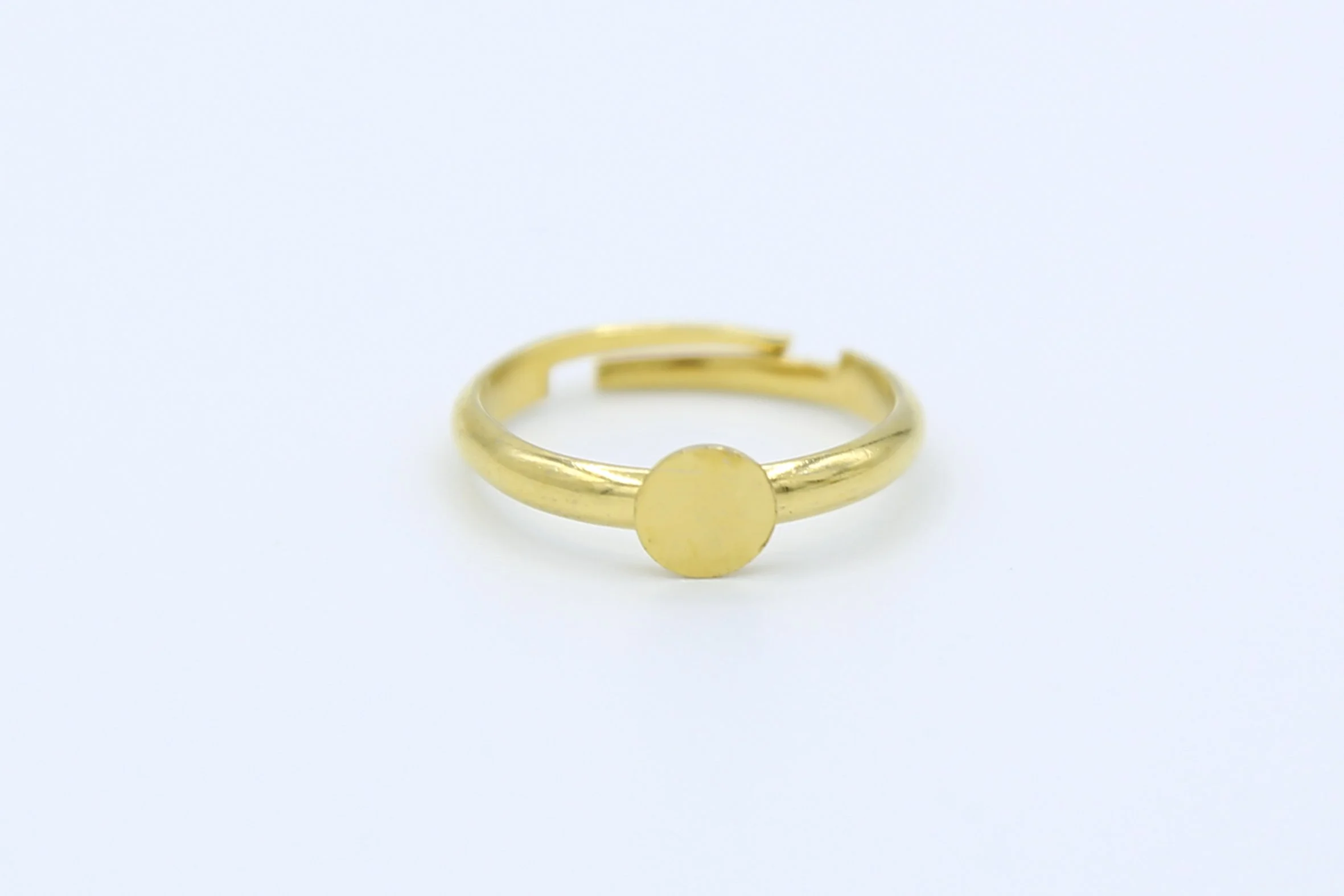 MINIMALIST CIRCLE RING