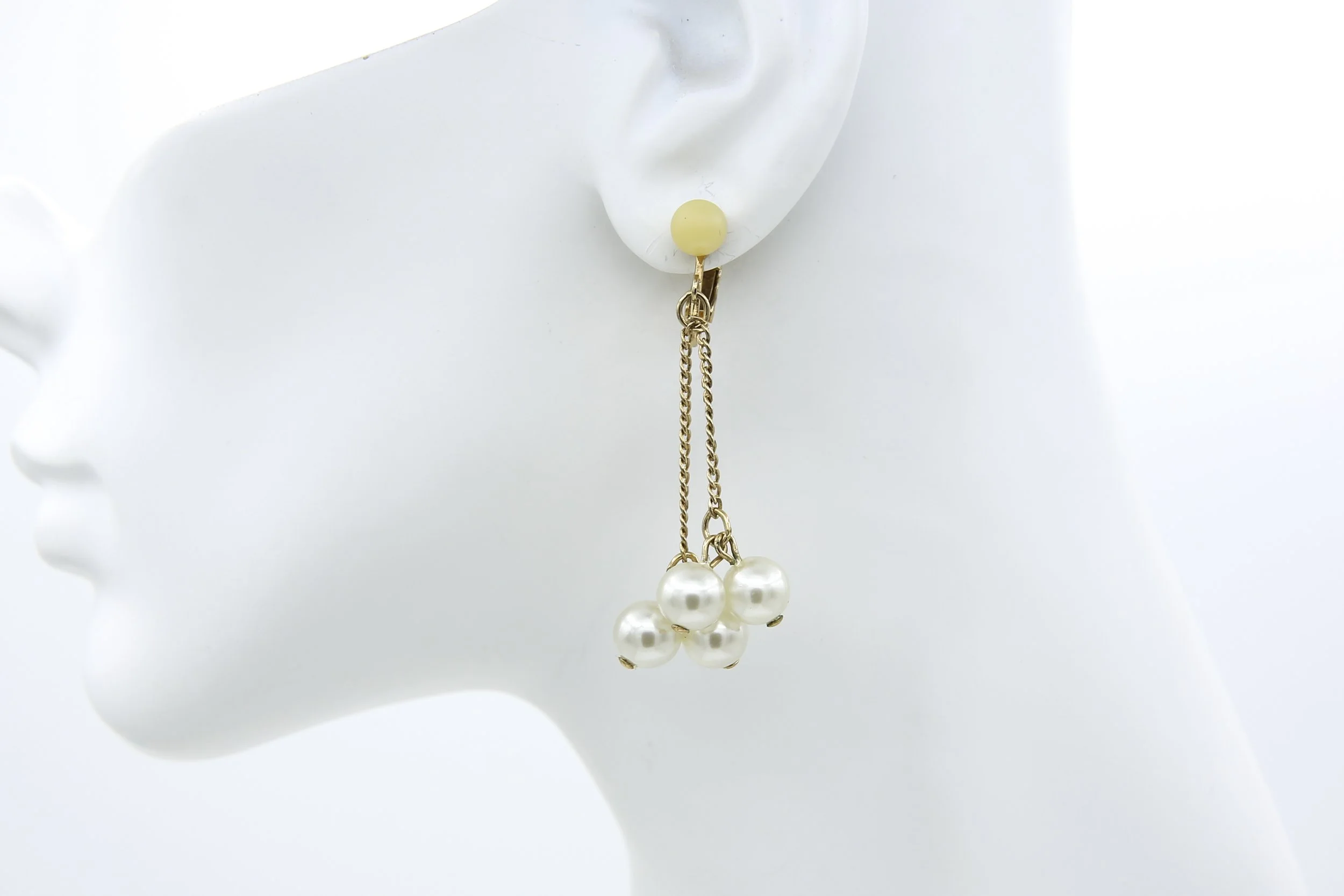 1973 SARAH COVENTRY PEARL SHOWER EARRINGS