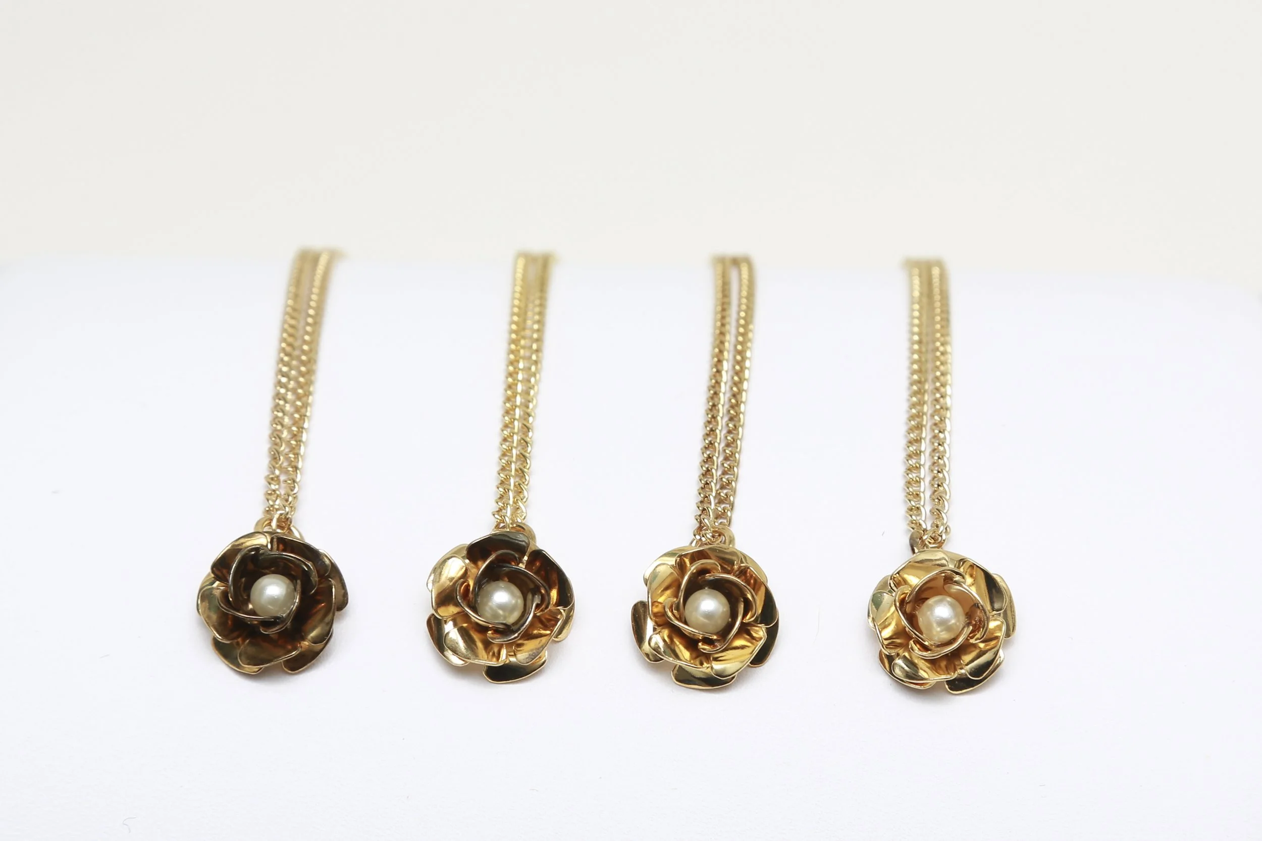 MID-CENTURY ROSE PEARL NECKLACE