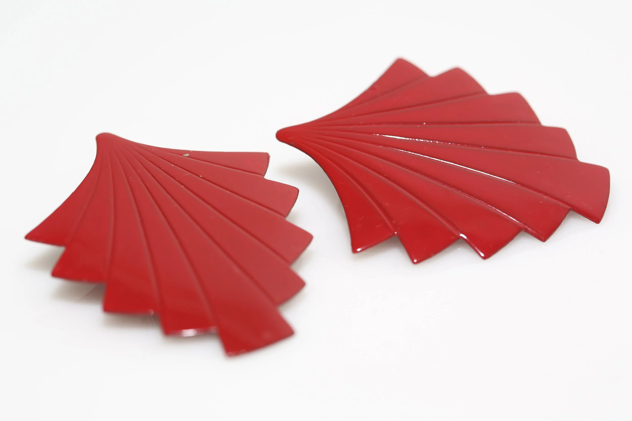 RED METAL FAN EARRINGS