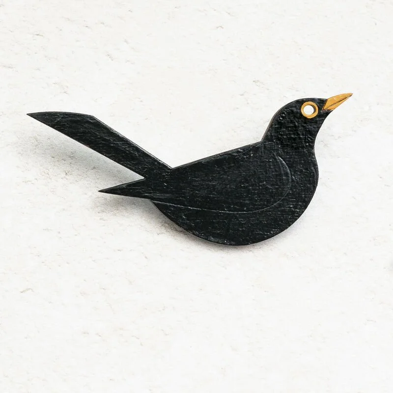 Shark_Alley_Blackbird_Brooch_a_grande.jpg