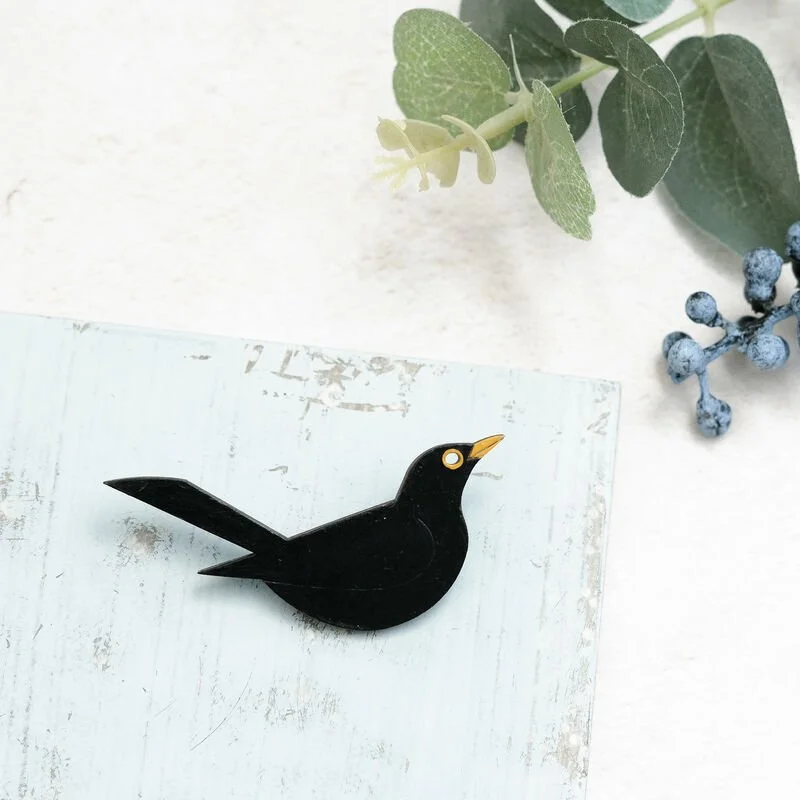 Shark_Alley_blackbird_Brooch_b_grande.jpg