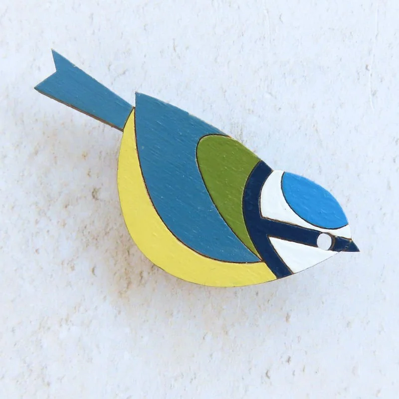 Shark_Alley_Blue_Tit_Hand_Painted_Brooch_e_grande.jpg