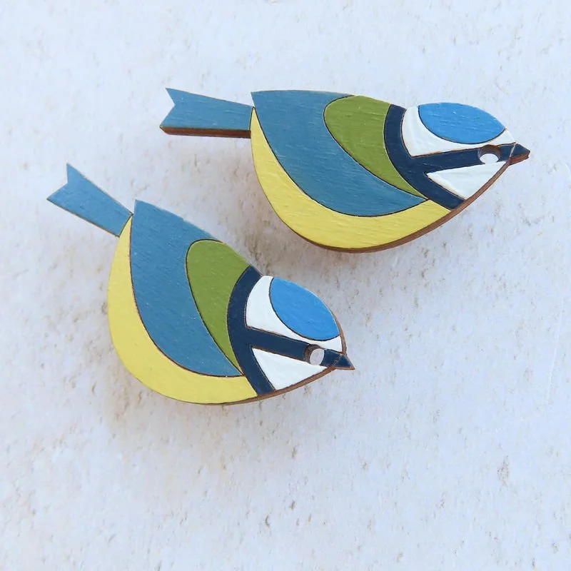 Shark_Alley_Blue_Tit_Hand_Painted_Brooch_b_grande.jpg