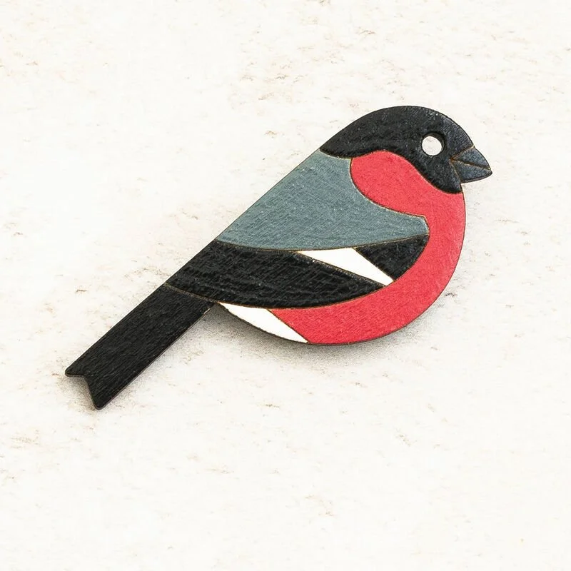 Shark_Alley_Bullfinch_Brooch_a_grande.jpg
