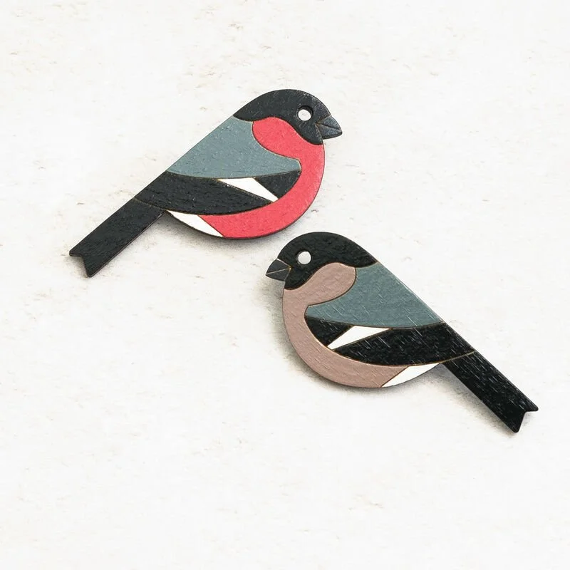 Shark_Alley_Bullfinch_Brooches_a_grande.jpg