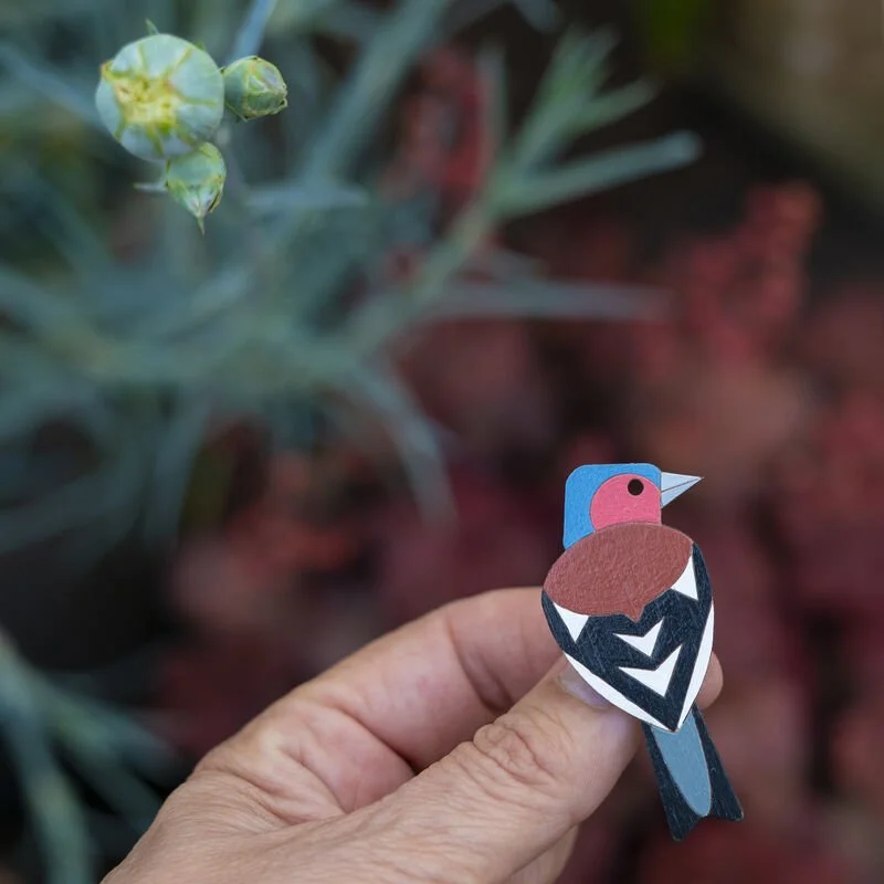 Shark_Alley_Chaffinch_Brooch_3_grande.jpg