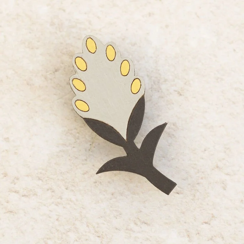 Shark_Alley_Curved_Pussy_Willow_Brooch_2_grande.jpg