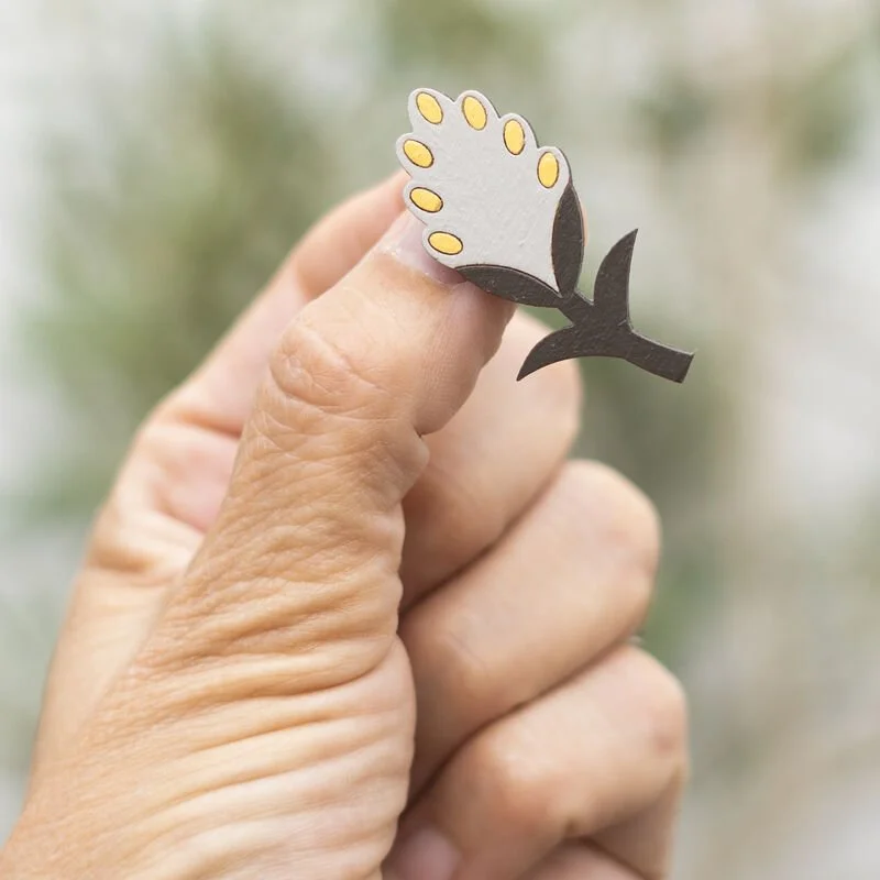 Shark_Alley_Pussy_Willow_Brooch_10_grande.jpg