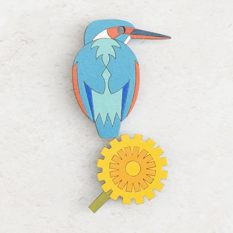 Shark_Alley_Kingfisher_Brooch_11_grande.jpg