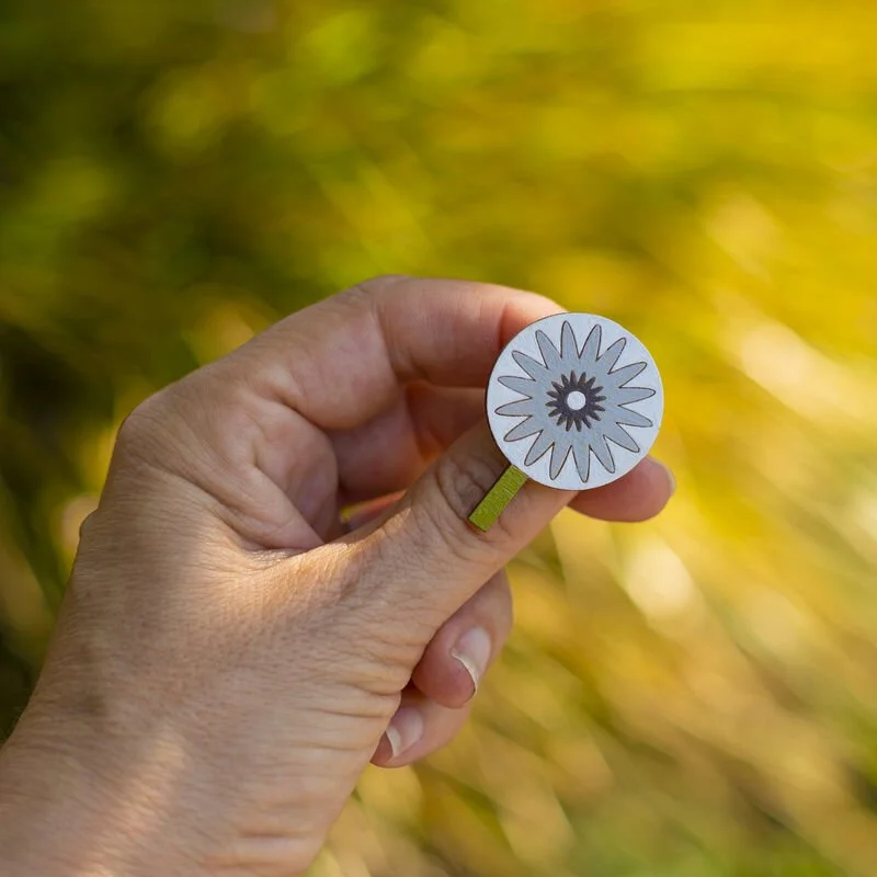 Shark_Alley_Dandelion_Clock_Brooch_1_grande.jpg