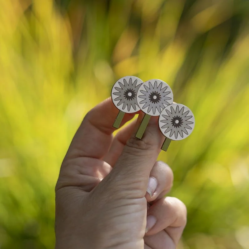 Shark_Alley_Dandelion_Trio_Brooch_1_grande.jpg