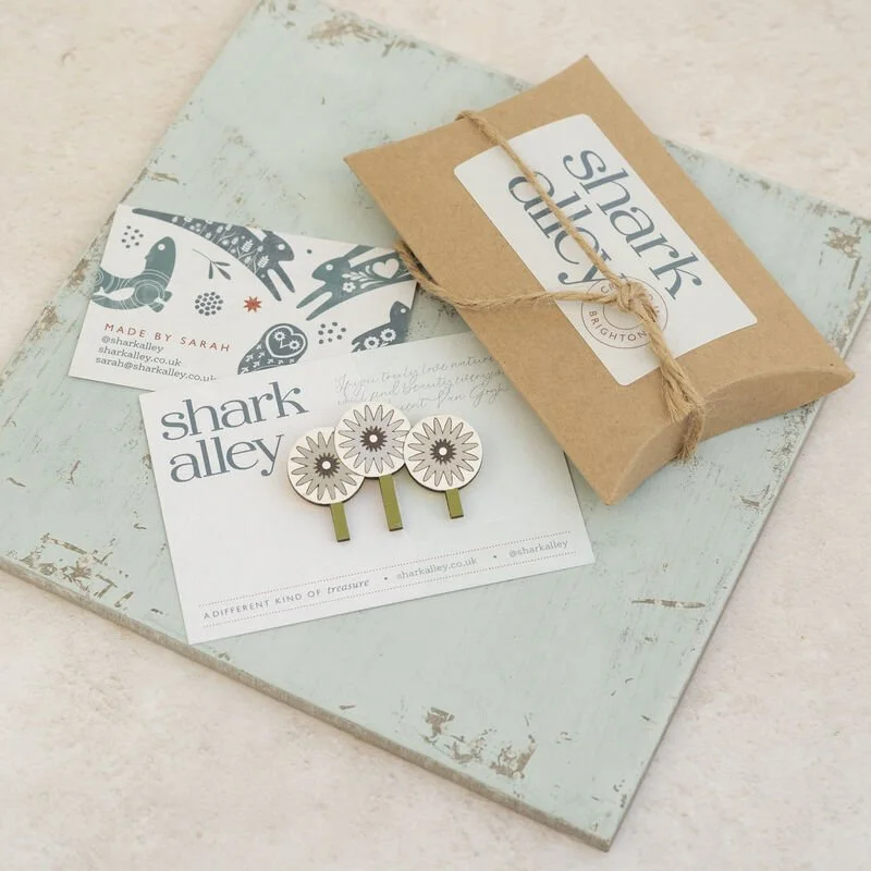 Shark_Alley_Dandelion_Trio_Brooch_3_grande.jpg