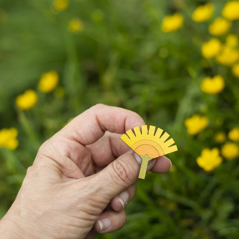 Shark_Alley_Deco_Dandelion_Broch_1_grande.jpg