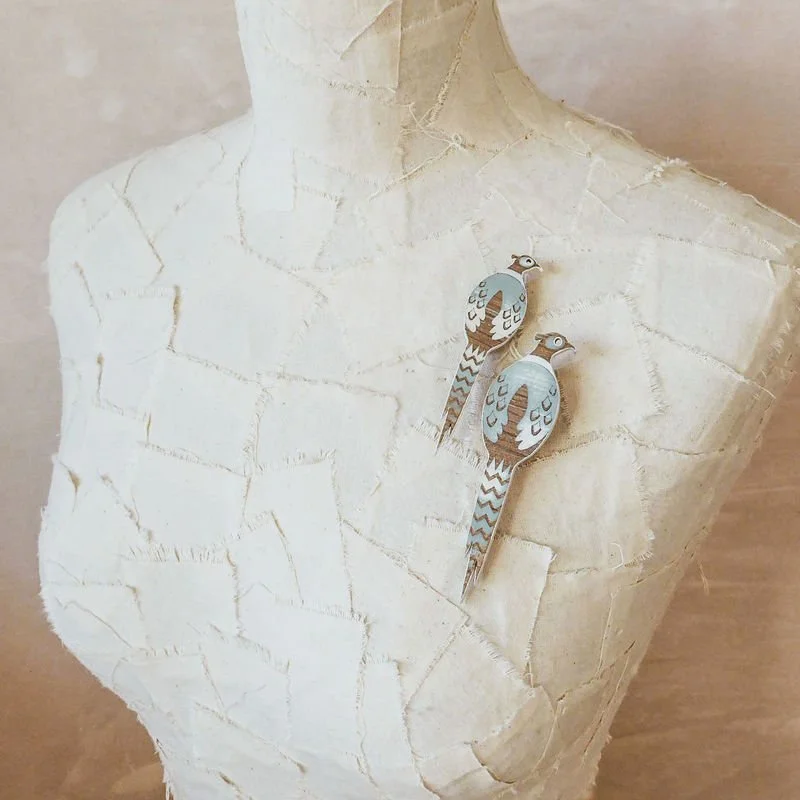Shark_Alley_Duck_Egg_Blue_Long_Pheasant_Brooch_massive_grande.jpg