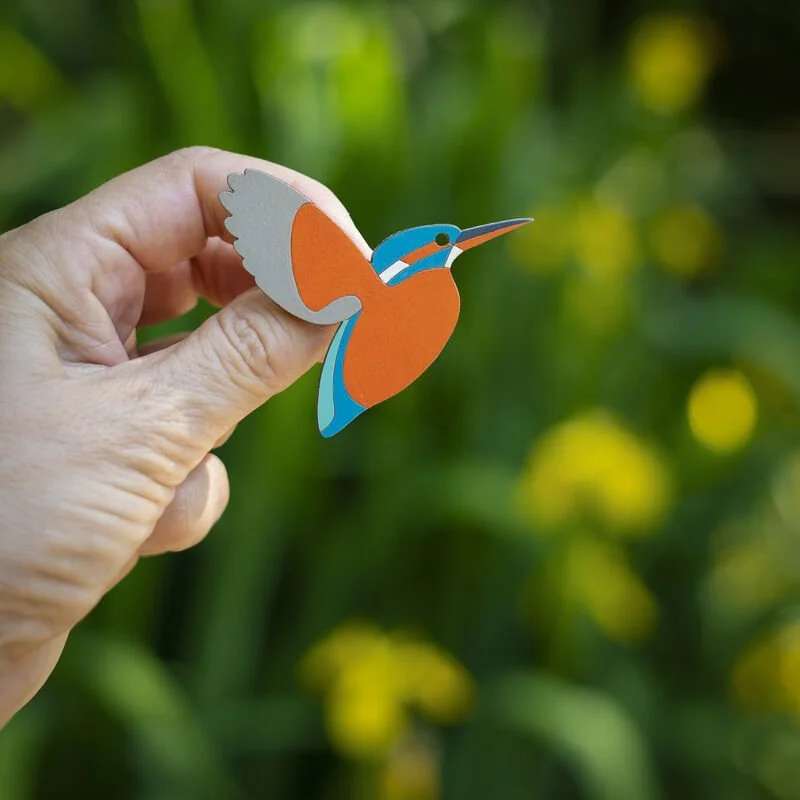 Shark_Alley_Flying_Kingfisher_Brooch_5_grande.jpg
