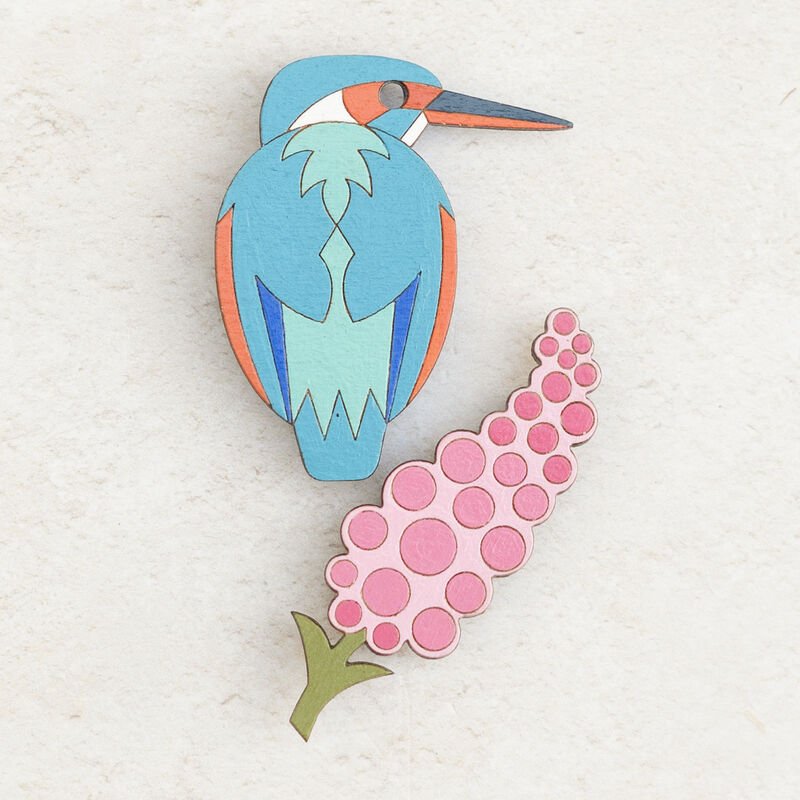 Shark_Alley_Kingfisher_Brooch_13_grande.jpg