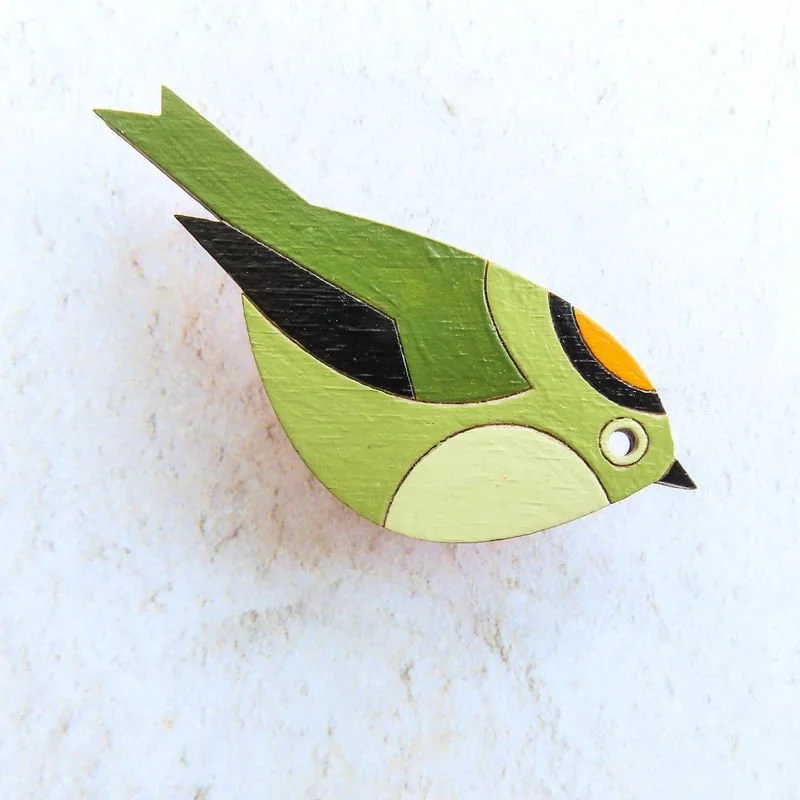 Shark_Alley_Goldcrest_Hand_Painted_Brooch_a_grande.jpg