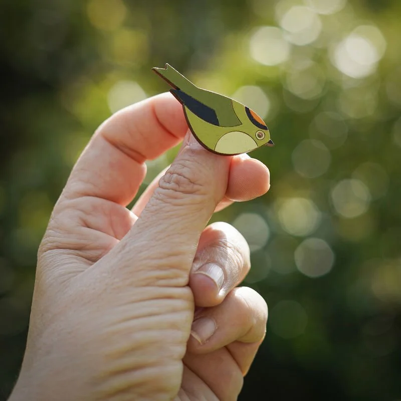 Shark_Alley_Goldcrest_Brooch_grande.jpg