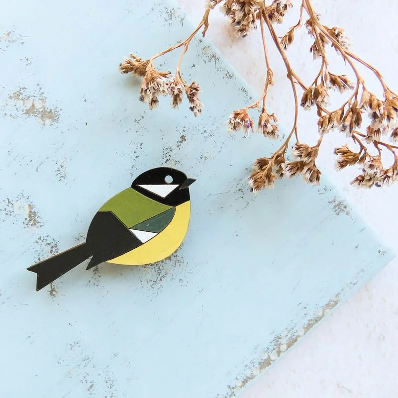 Shark_Alley_Great_Tit_Hand_Painted_Brooch_b_grande.jpg