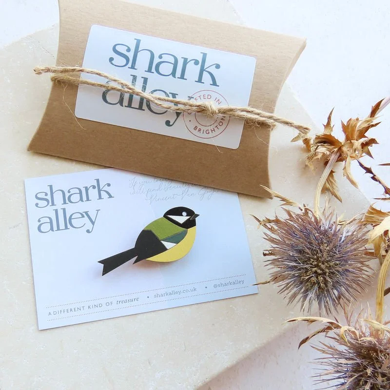 Shark_Alley_Great_Tit_Hand_Painted_Brooch_f_grande.jpg