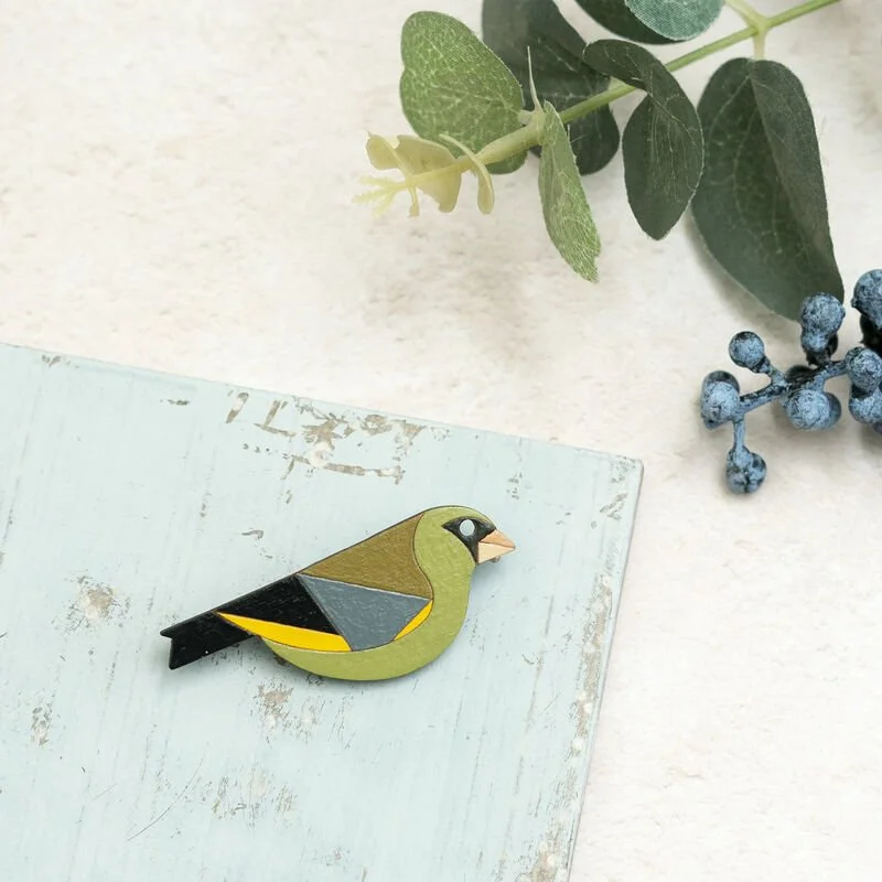 Shark_Alley_Greenfinch_Brooch_d_grande.jpg