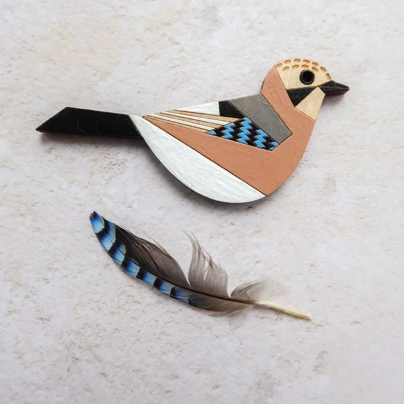 Shark_Alley_Jay_Brooch_grande.jpg