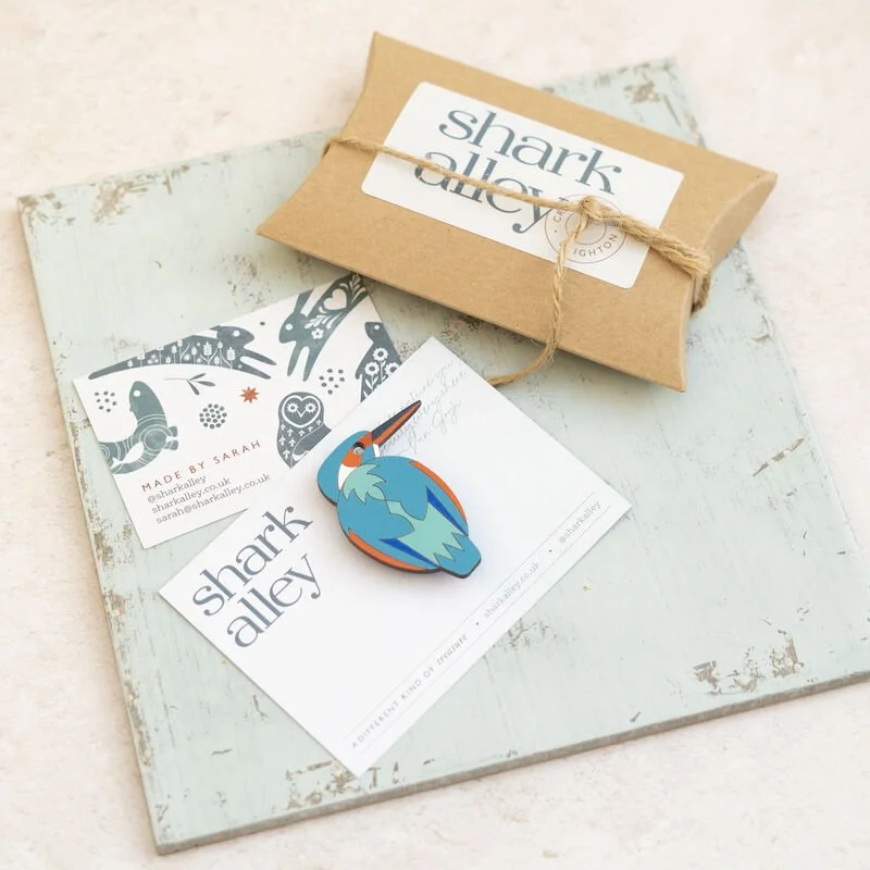Shark_Alley_Kingfisher_Brooch_2_grande.jpg
