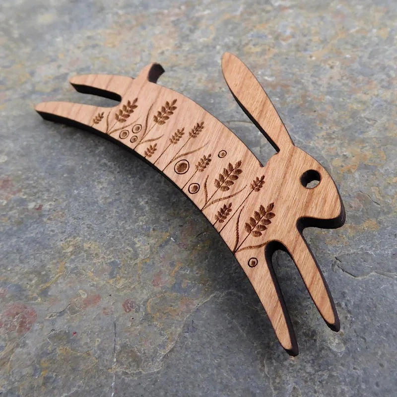 medium_hare_brooch_angle_grande.jpg