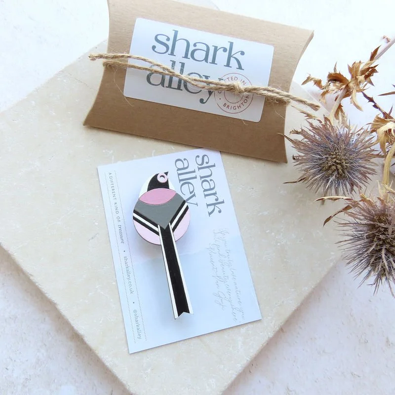 Shark_Alley_Long_Tailed_Tit_Brooch_g_grande.jpg