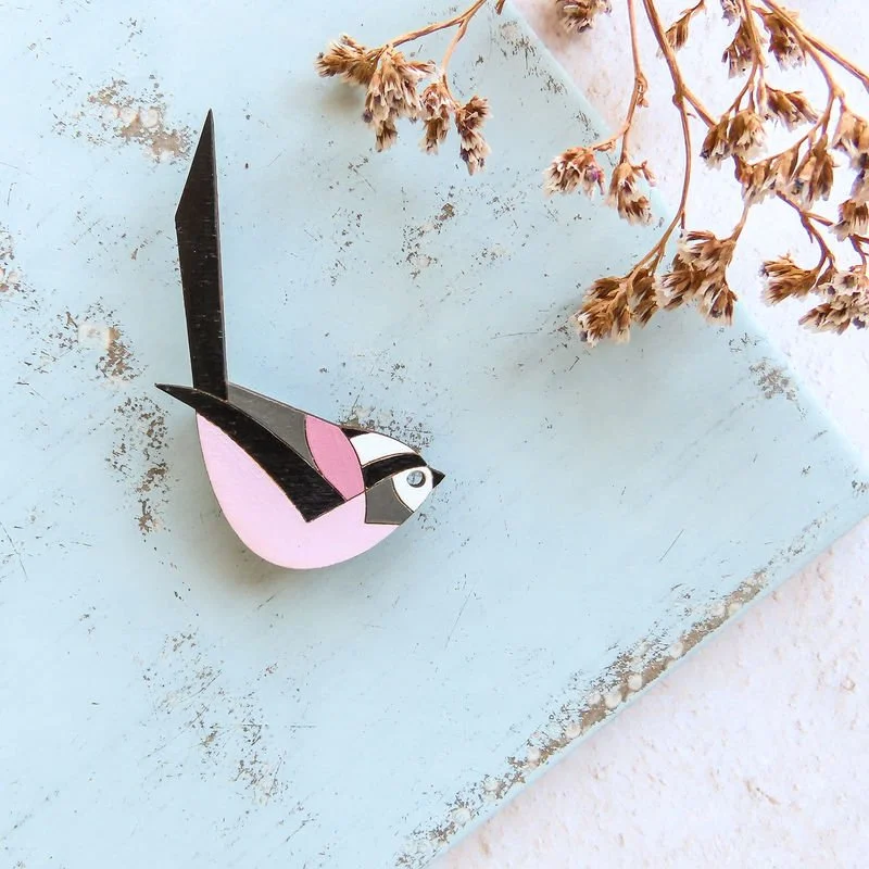 Shark_Alley_Hand_Painted_Long_Tailed_Tit_Brooch_d_grande.jpg