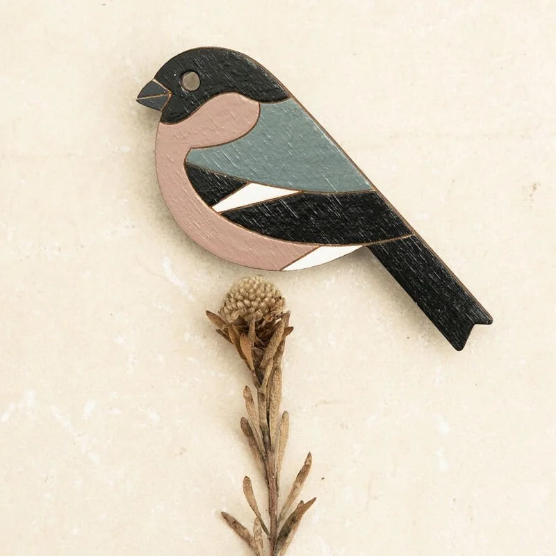 Shark_Alley_Female_Bullfinch_Brooch_3_grande.jpg