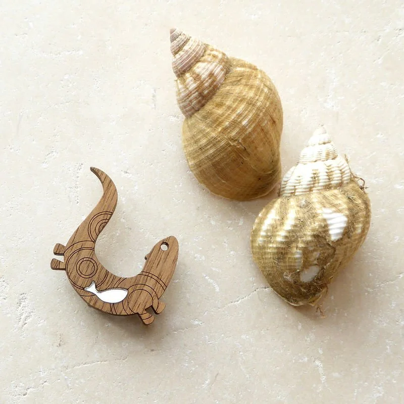 Shark_Alley_Otter_brooch_3_grande.jpg
