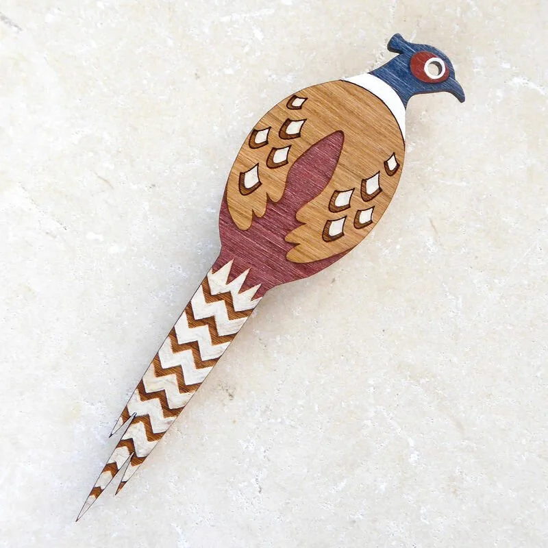 Shark_Alley_Hand_Painted_Wooden_Pheasant_Brooch_d_massive_grande.jpg
